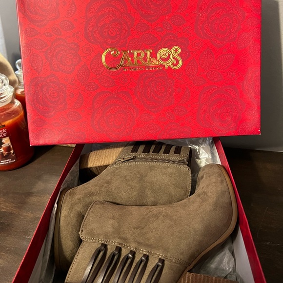 🌸 Ladies Carlos Santana ankle booties in excellent condition! Quick shipping! - Picture 2 of 6